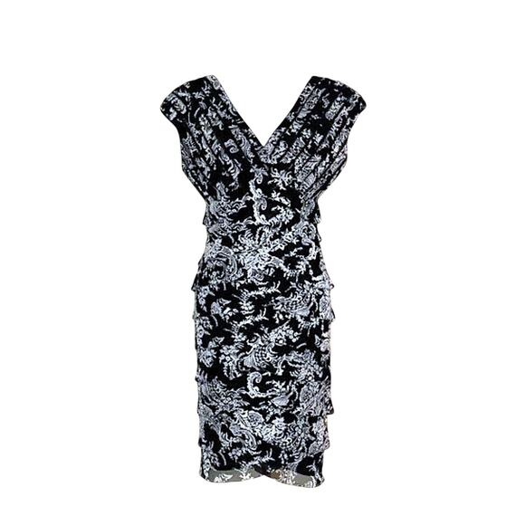 Adrianna Papell Dress SZ 10 Black White Shutter Pleat Sleeveless Sheath V-Neck - Picture 1 of 14